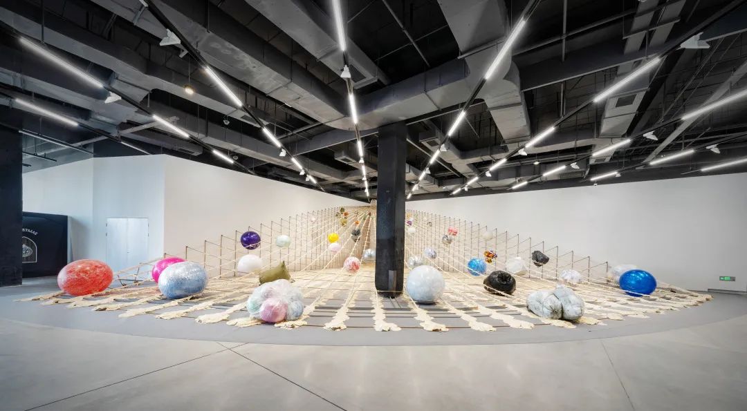 以星象为修辞，宇宙为意识：15位艺术家作品在金鹰美术馆“施展魔法”