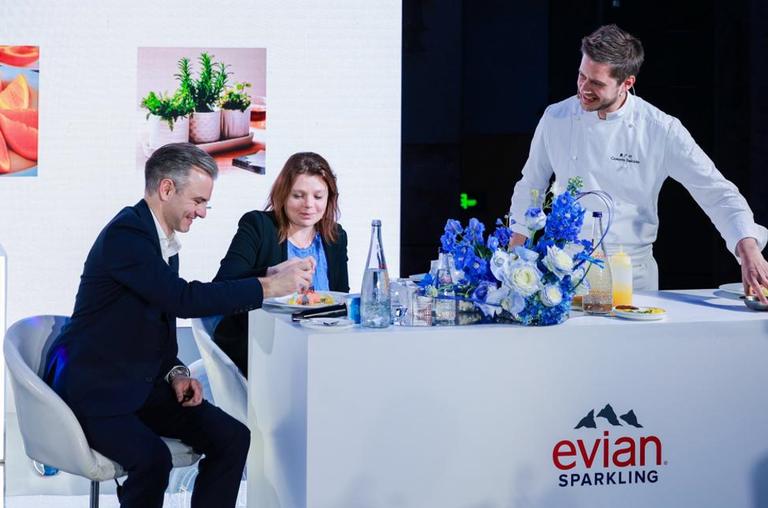 依云矿泉水高级感,依云天然矿泉水运动版