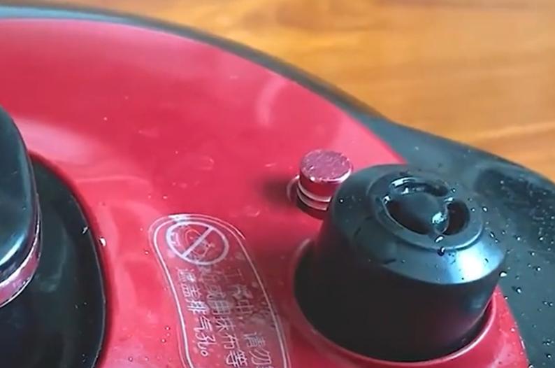 电饭锅只洗内胆，等于吃“细菌”，教你正确清洗，煮饭更省时省电