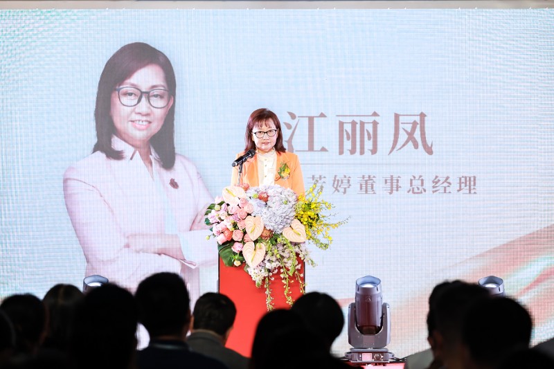 年方50，雅芳婷正年轻