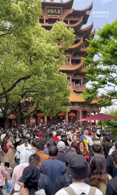 “人人人人你人人人人”上热搜，网友：假期才第2天已经玩累了