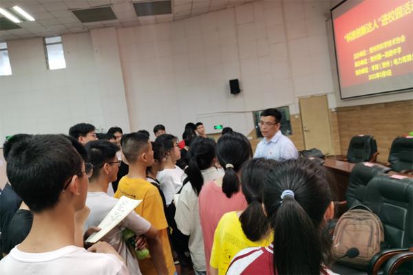 贺州市举办青少年高校科学营科学家进中学,广西贺州活动暨广西企业“科技创新达人”进校园巡回活动