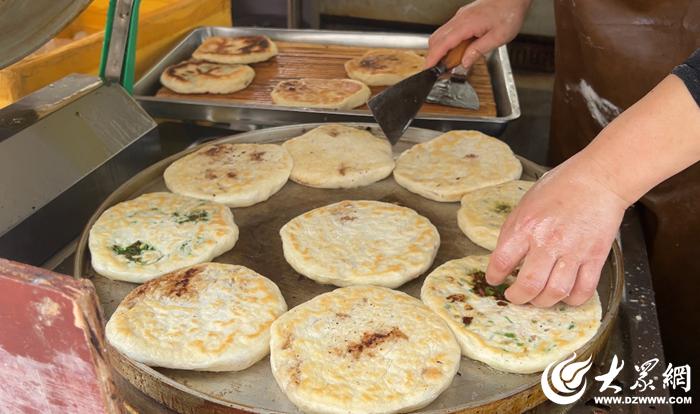 东营区因您而美丨新区早餐车老板李所：10余年间用心为居民提供美味又实惠的早餐