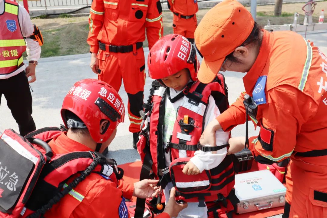 日照大海人山人海,今天日照