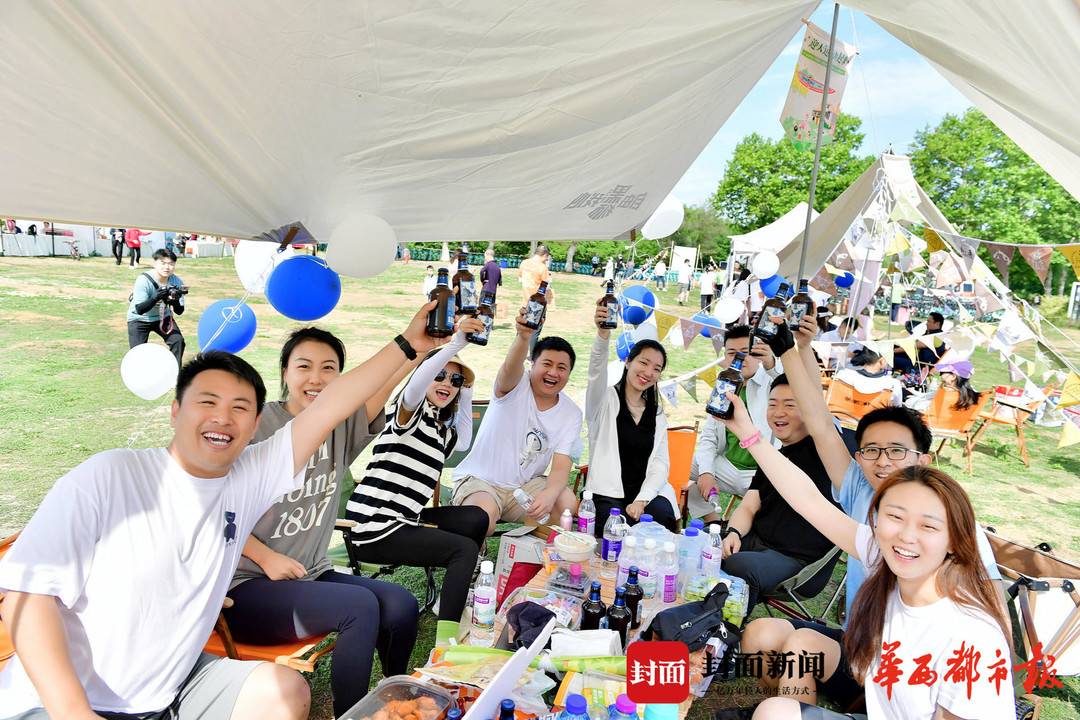 澶忔棩澶滄櫄闇茶惀鎴愰兘,鎴愰兘澶忓闇茶惀