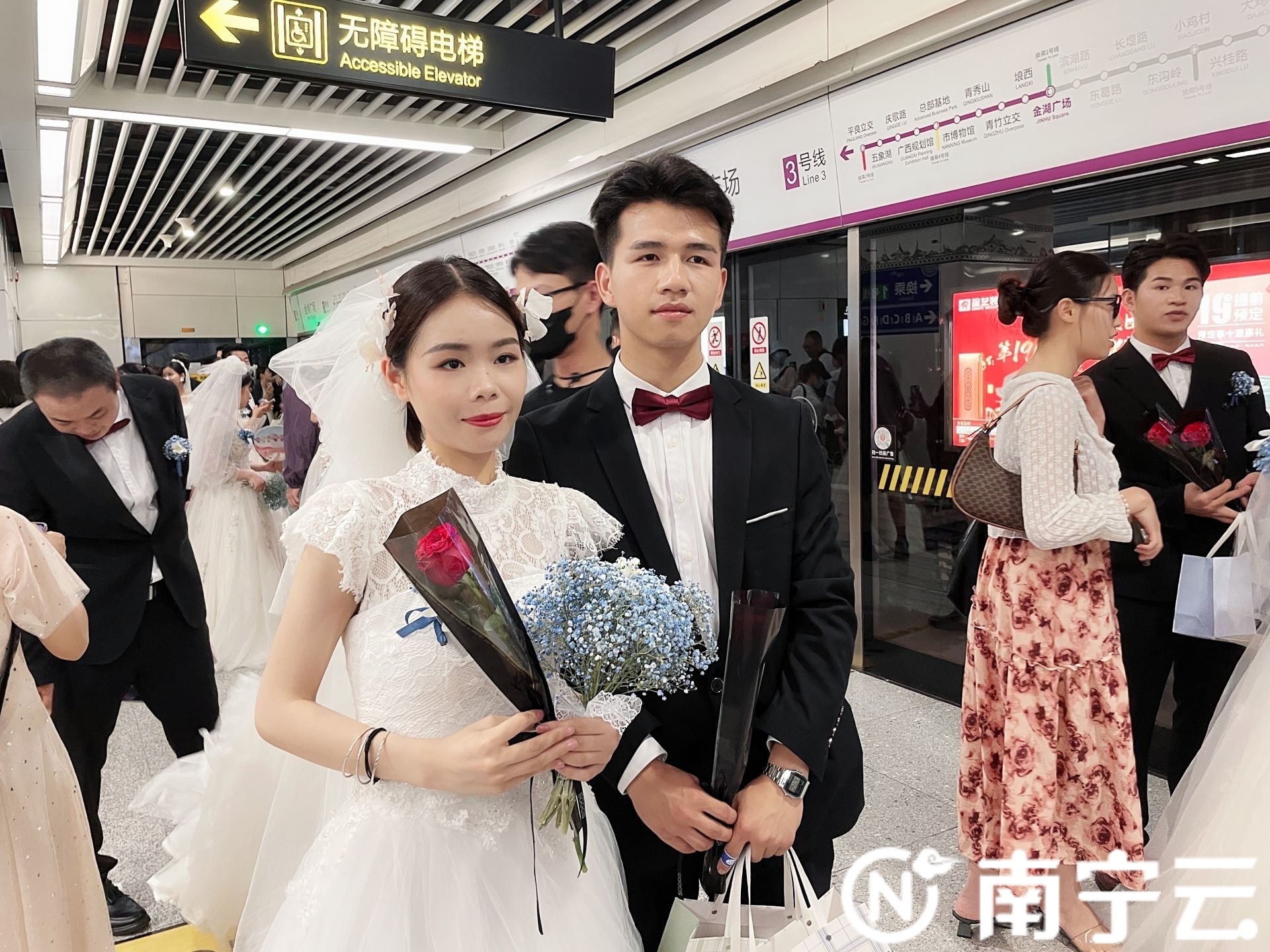 乘坐婚礼专列共赴甜蜜旅程！南宁28对新人参加地铁520元宇宙公益集体婚礼
