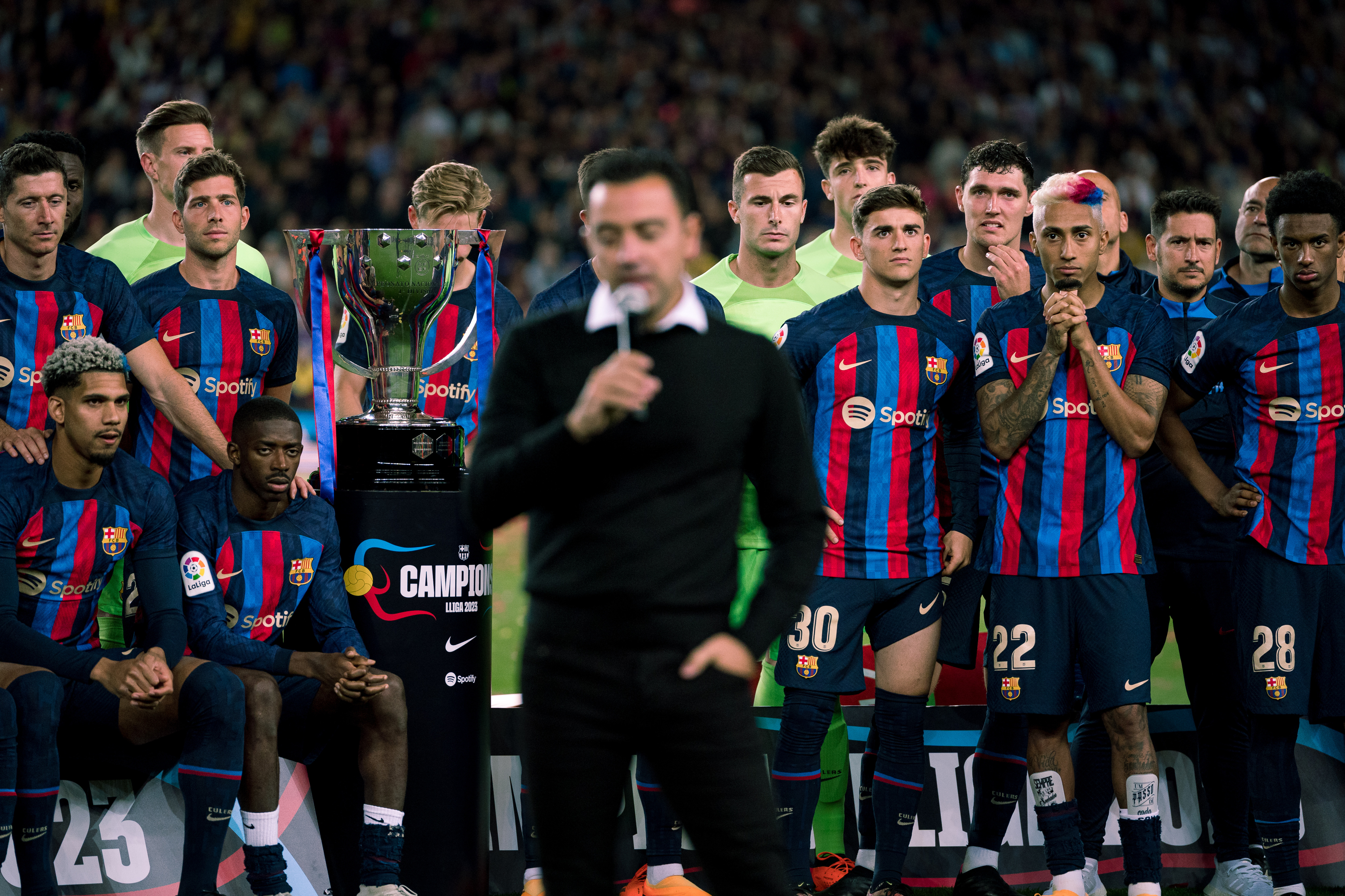 足球巴萨夺冠之旅,巴萨足球冠军庆祝场面