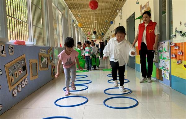 爱心公益行走进乡村,博爱之花