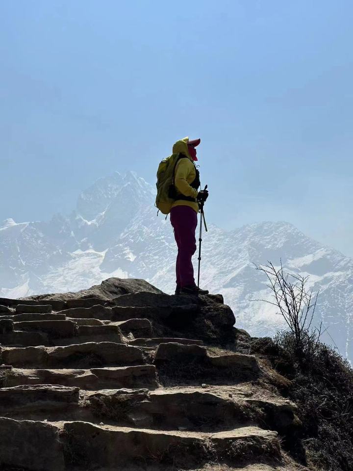 致敬勇敢的爬山女士,登顶珠峰的女将致敬勇者归来