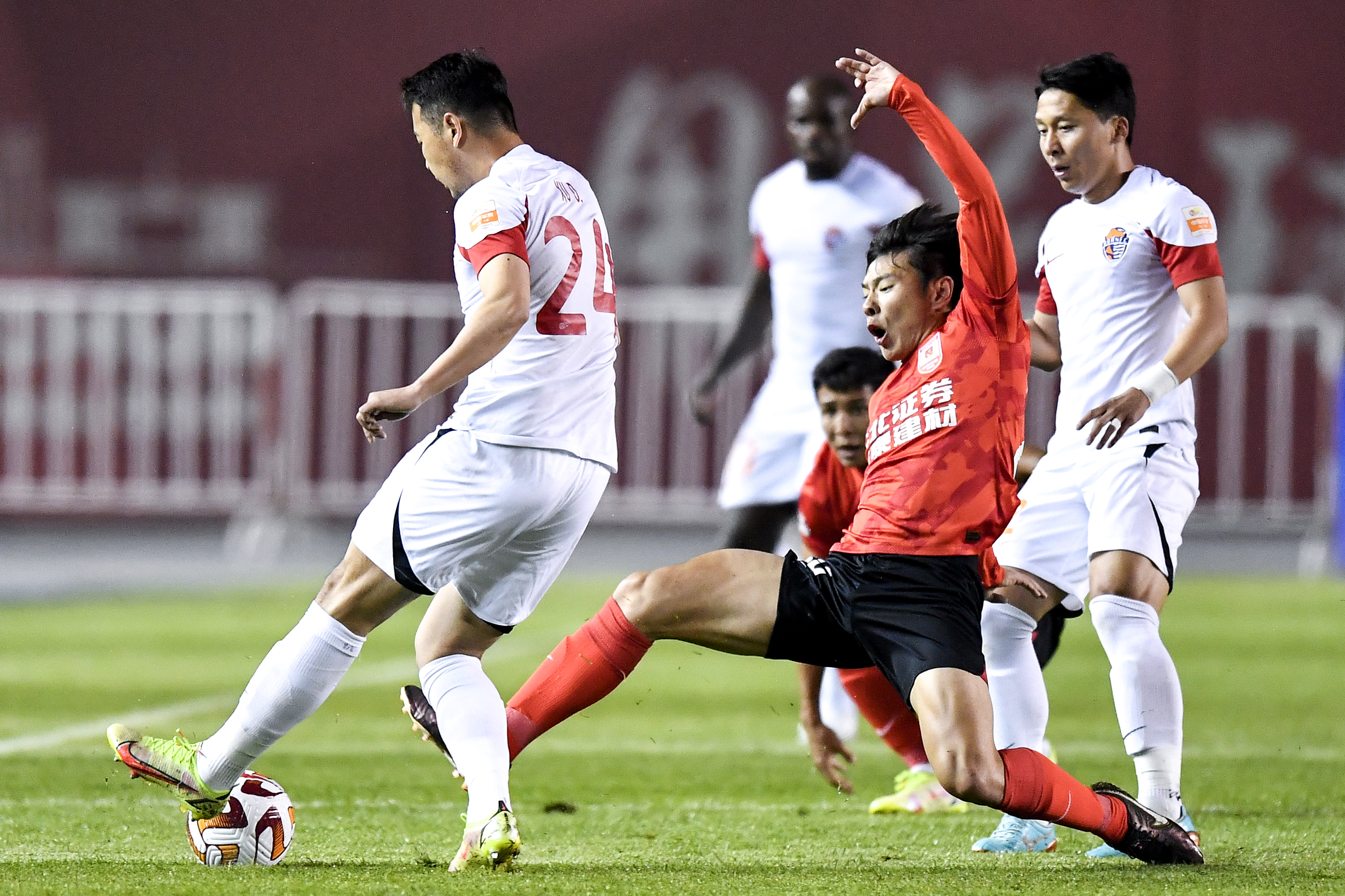 中超青岛海牛vs长春亚泰,中超足协杯青岛海牛赢长春亚泰