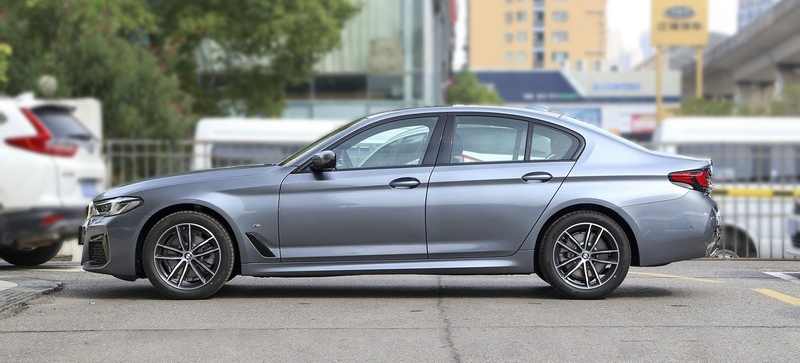 宝马5系大鼻孔两门轿跑敞篷四座,新款宝马5系外观图