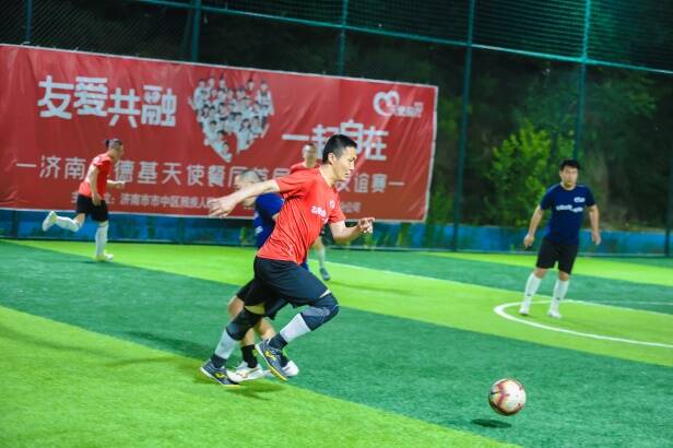 第33个全国助残日暨济南肯德基“天使餐厅”首届足球友谊赛举行