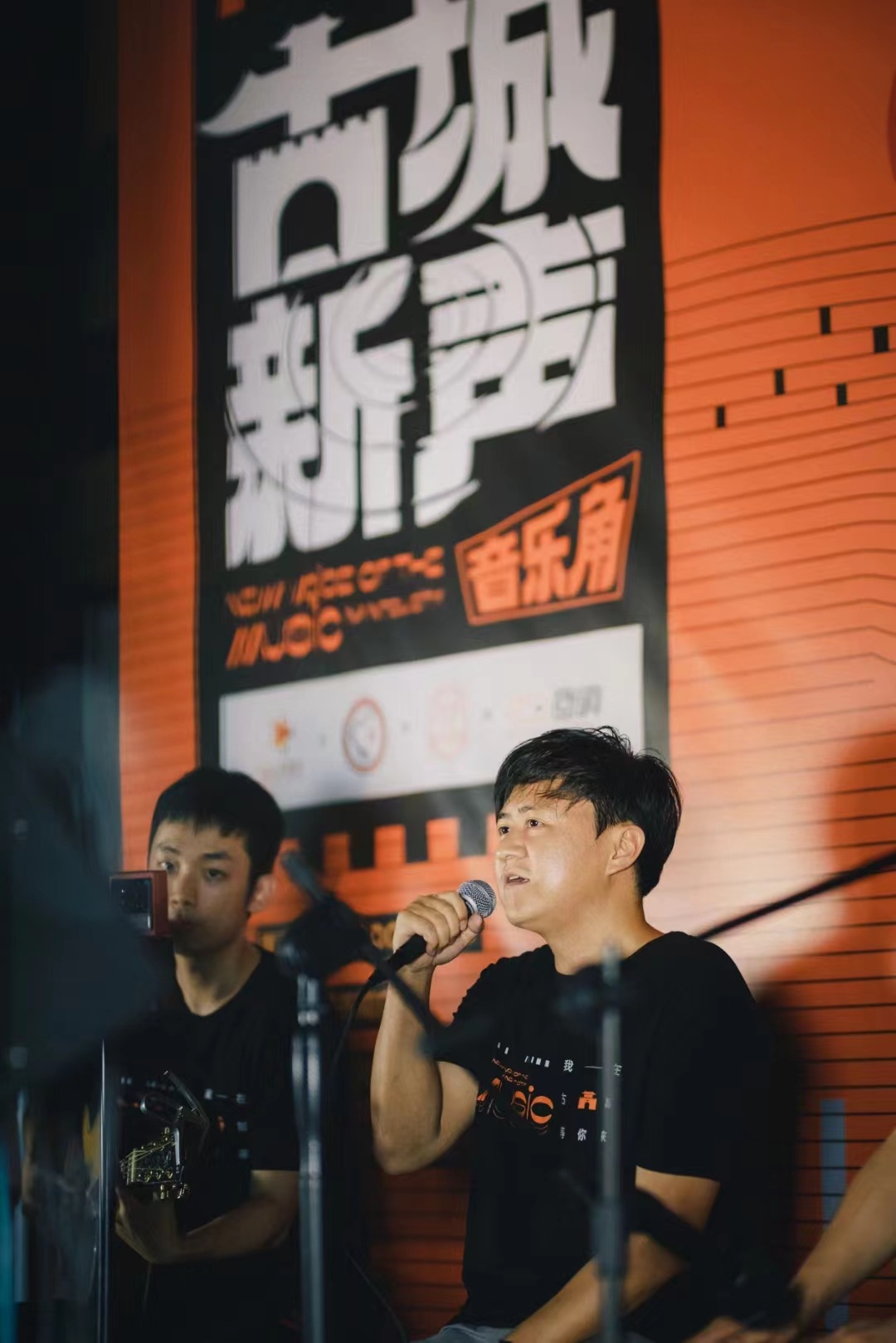 南山夜未央丨篮球“源力”拦不住，古城夜泛新乐声