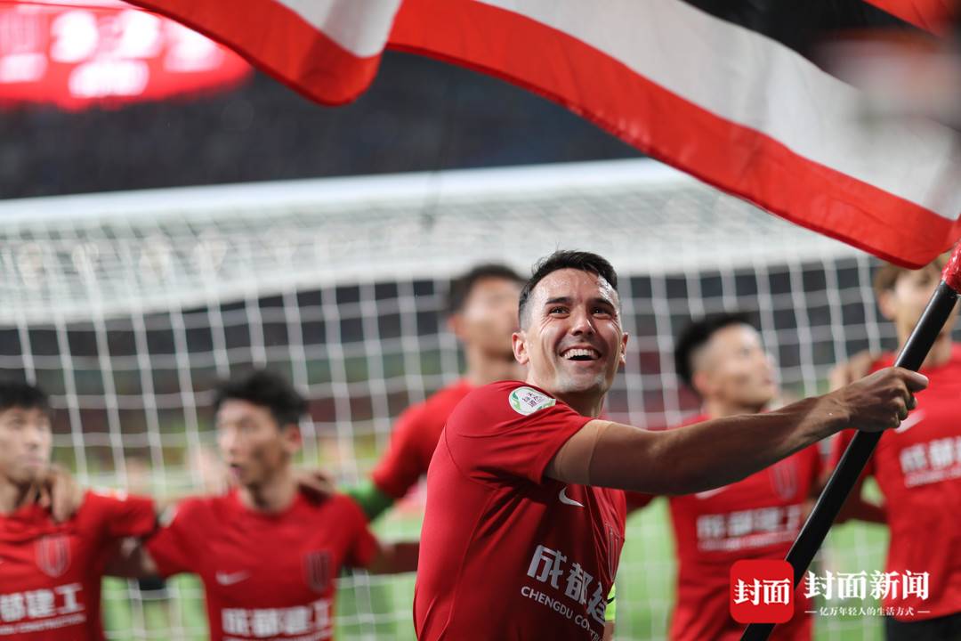 凤凰山评论|一票难求!成都球市为什么这么火?