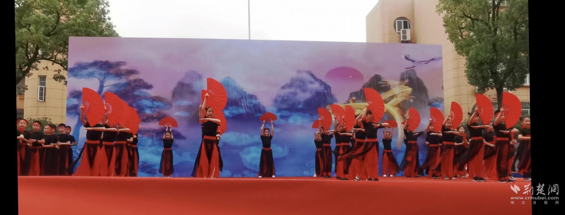 享受科技文化盛宴汉南区育才小学学子“解锁”快乐“六·一”