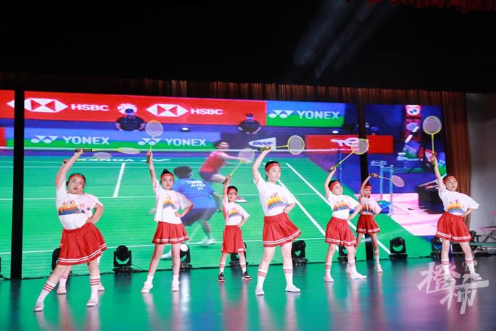 七彩童年迎春晚会,七彩童年幼儿园六一儿童汇演视频