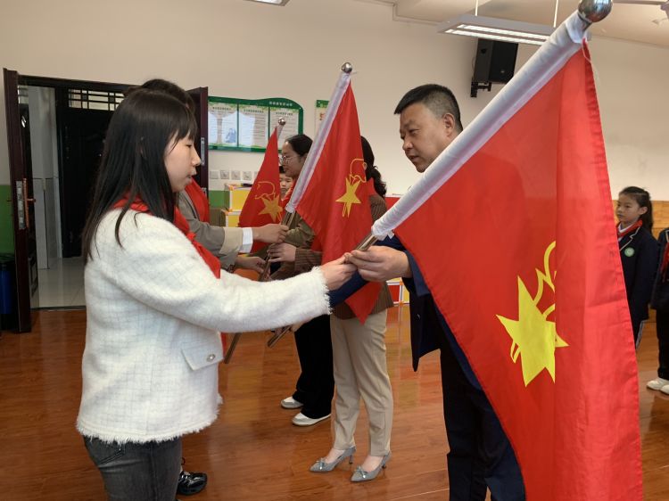 骊山小学2016年新队员入队仪式,水寨镇中心小学新队员入队仪式