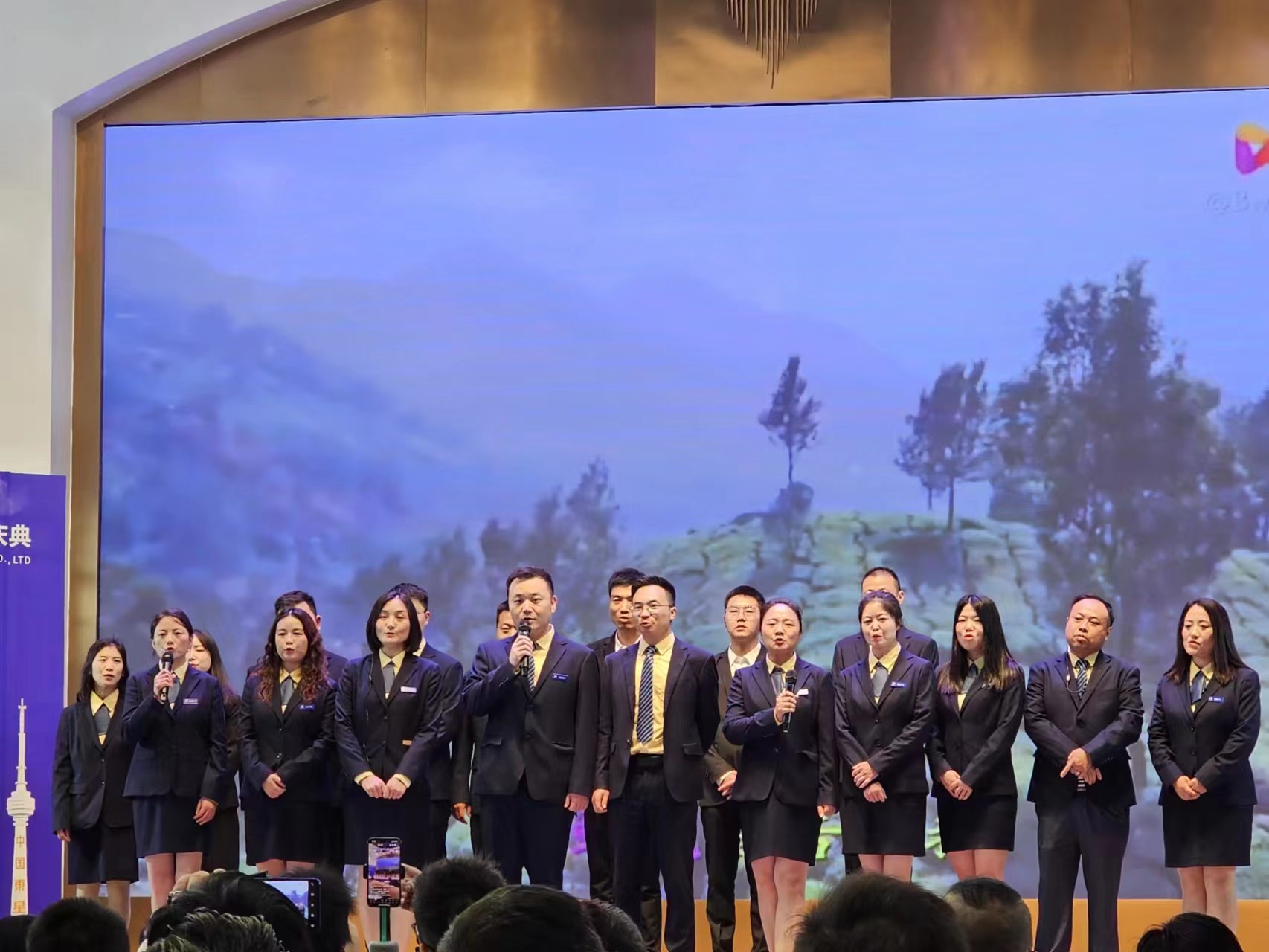 兰世立央视专访是哪一年,首富兰世立亲述商界传奇的发家史