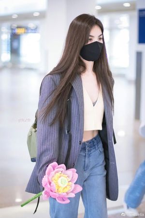 Ella机场收到「1礼物」傻眼！　转发6画面笑哭：是谁让你们送的