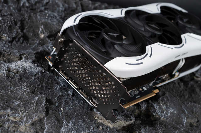 不惜堆料的旗舰“芯”王，索泰GeForceRTX4090PGFOC显卡评测