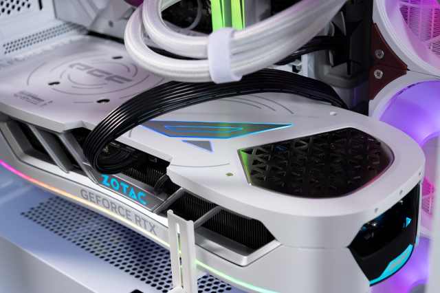 不惜堆料的旗舰“芯”王，索泰GeForceRTX4090PGFOC显卡评测