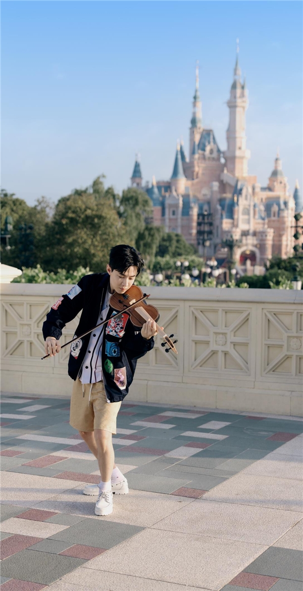 天猫奇喵营XTOMMYHILFIGER“TOMMY奇遇之旅”线下快闪店开启