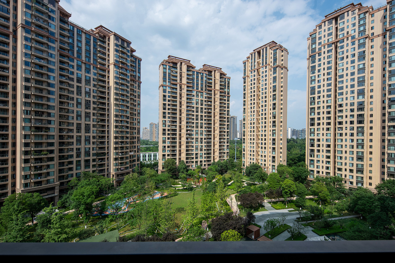 冲规模的后遗症？豪宅开发商仁恒置地陷入口碑危机，公司突发裁员收缩