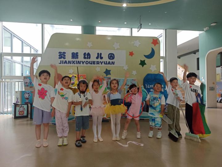 杭州一群萌娃来了场“超级变变变”，老师也忍不住“凡尔赛”了一把