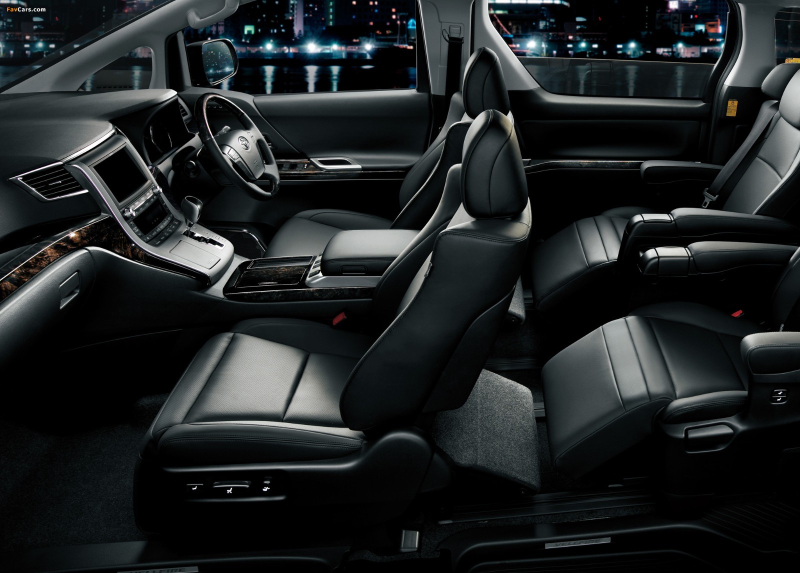 全新皇冠威尔法对比全新埃尔法,威尔法和皇冠埃尔法