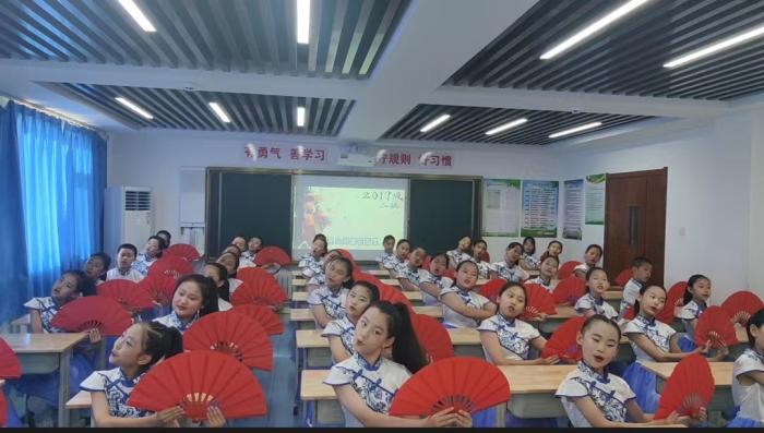 滨州第二实验小学体育舞蹈,滨海实验小学课桌舞