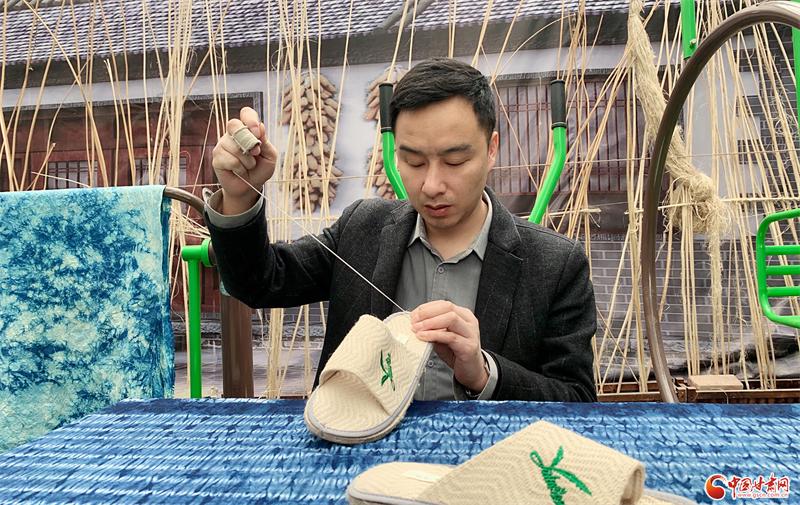 牛君俊：用10万元擦亮甘谷“麻鞋”品牌