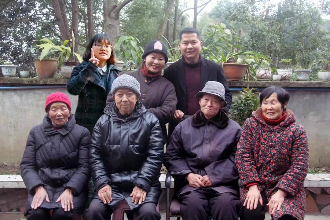 “四川好人”冯燕霞：有像程夫人的母亲，成就“程夫人”般的自己｜天府好家规