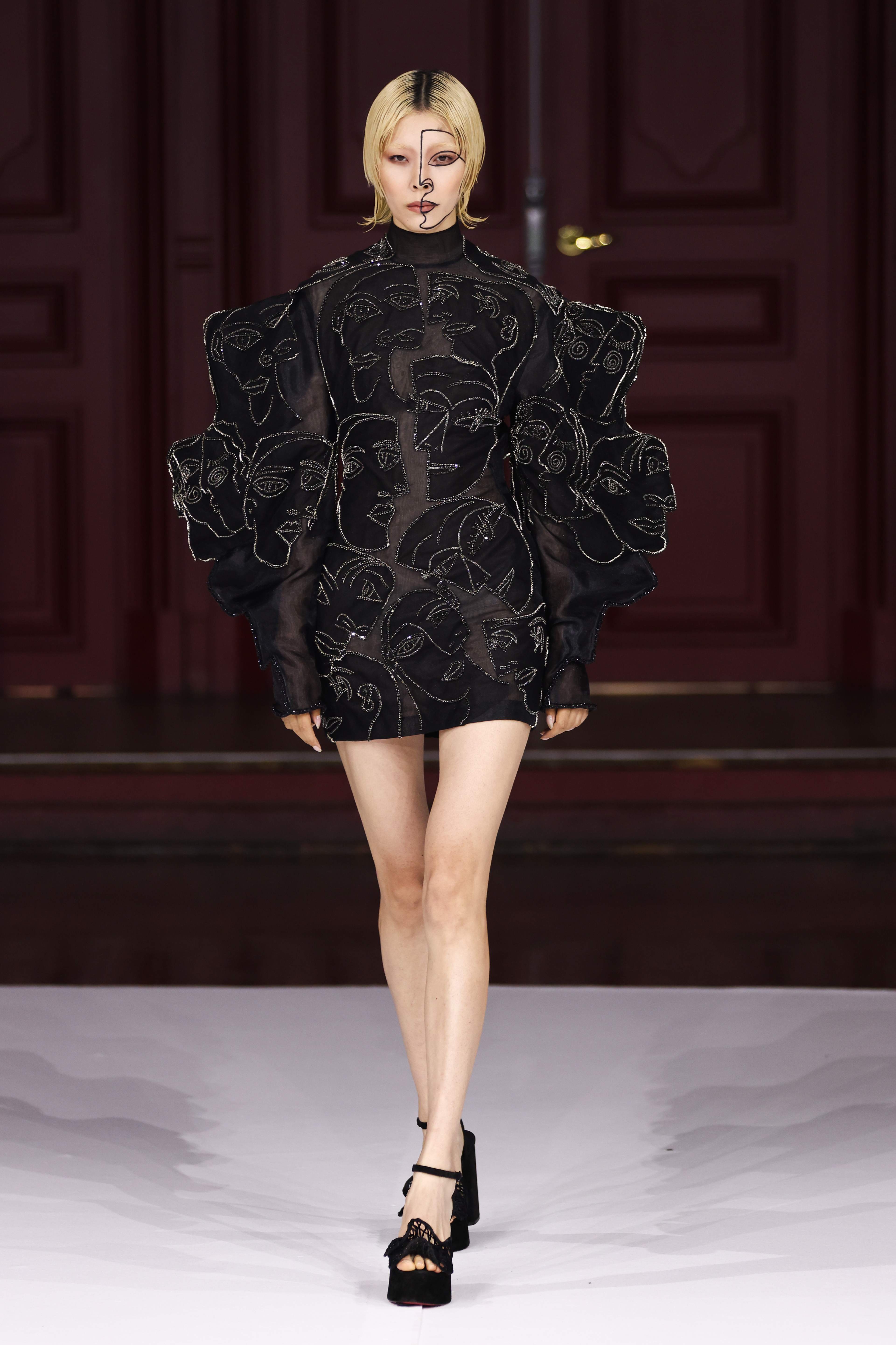 胡安娜马丁2023春夏时装秀,2023秋冬系列高级定制时装秀