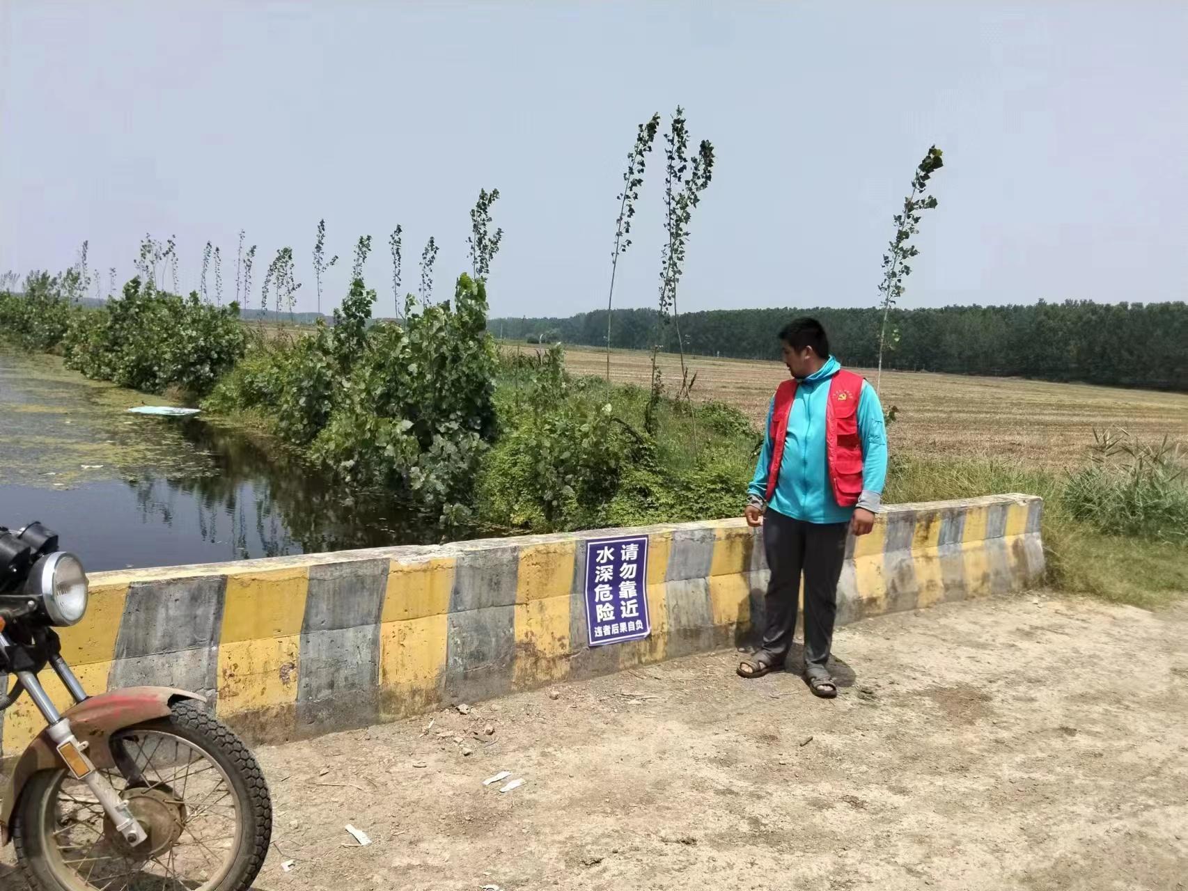 台儿庄区邳庄镇人大代表助力构建防溺水“安全堤”