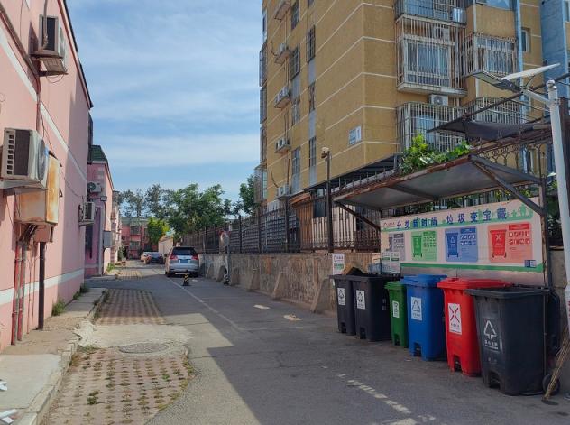 记者调查小区消防设施岂能成摆设,无人管理的小区阻挡消防通道