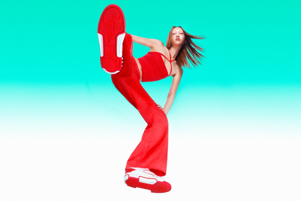 明星都在穿的CL「红底鞋」！居然是这种脚感！