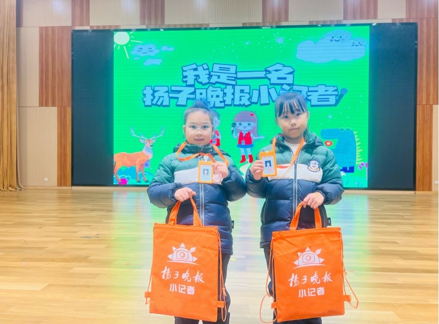 南京大学记者去采访,记者走进学校采访新闻