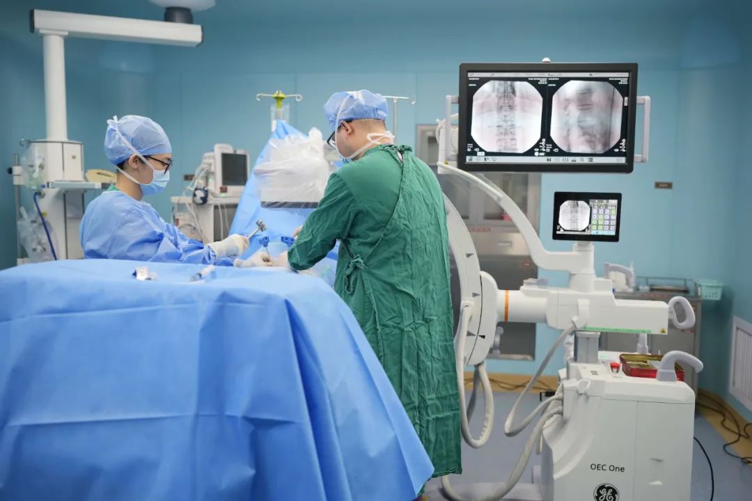 智能多功能骨科手术机器人,智慧微创骨科