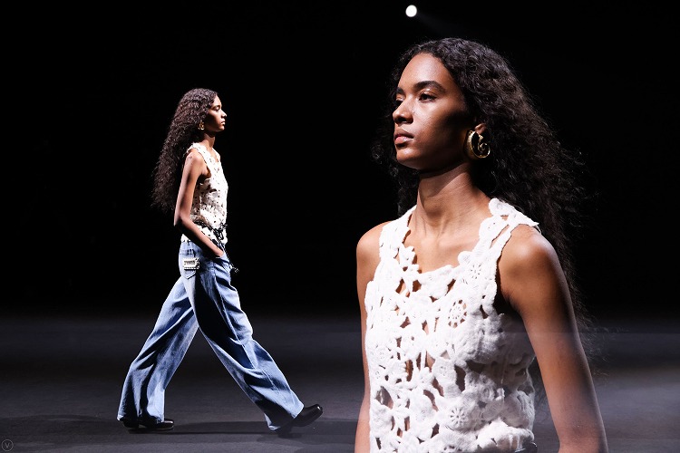 2024上海时装周闭幕秀明星,2023上海时装周全场最亮点