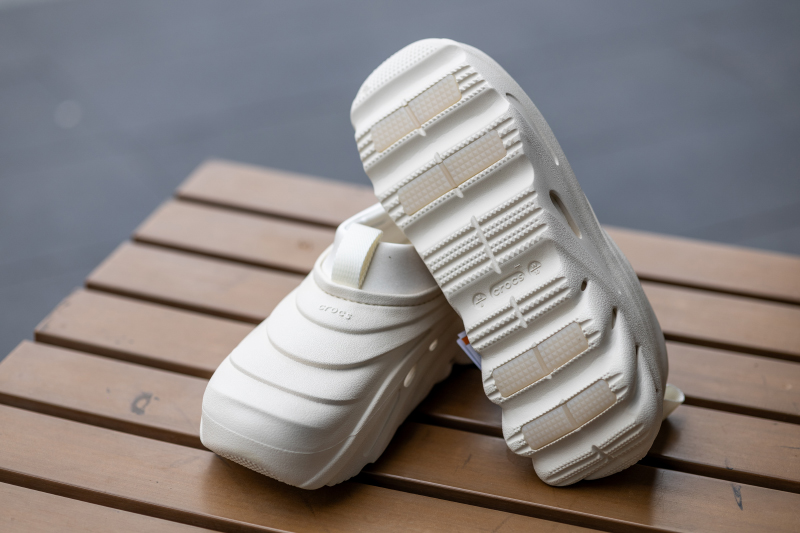 crocs洞洞鞋刘雨昕,crocs刘雨昕同款鞋花怎么装