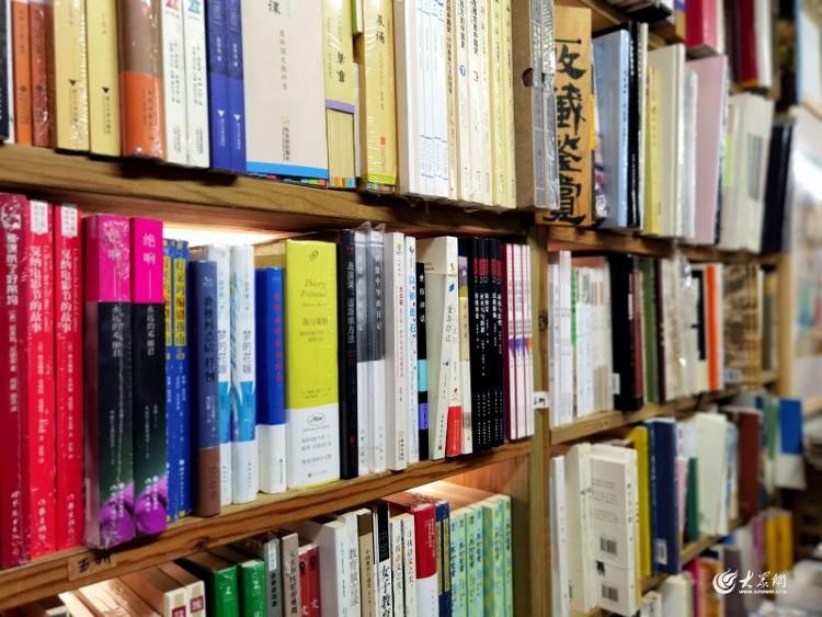 百相图|⑤“我们书店”店主马一：以“书”会友16年坚守只为遇见更多“有趣”的人